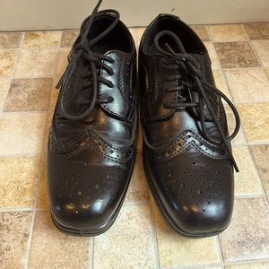 Boys black dress shoe